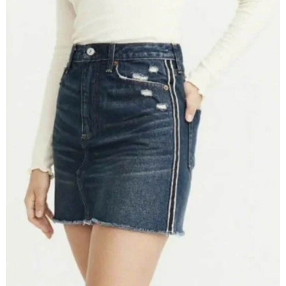 Abercrombie & Fitch Zoe A-Line Denim Skirt Women's Size 6 Vintage‎ Mini Raw Hem